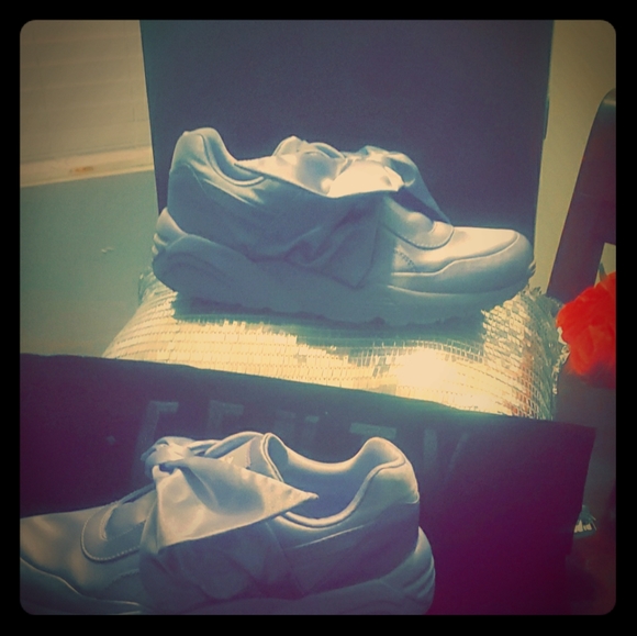 rihanna tennis shoes